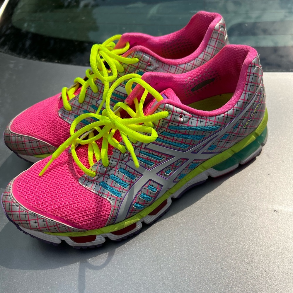 Woman’s ASICS 11